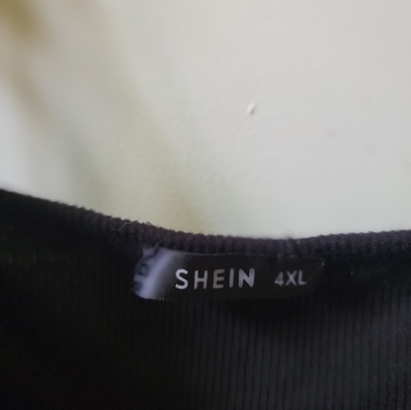 Shein Plus crop‎ black tank top with buttons 4xl - Picture 3 of 4